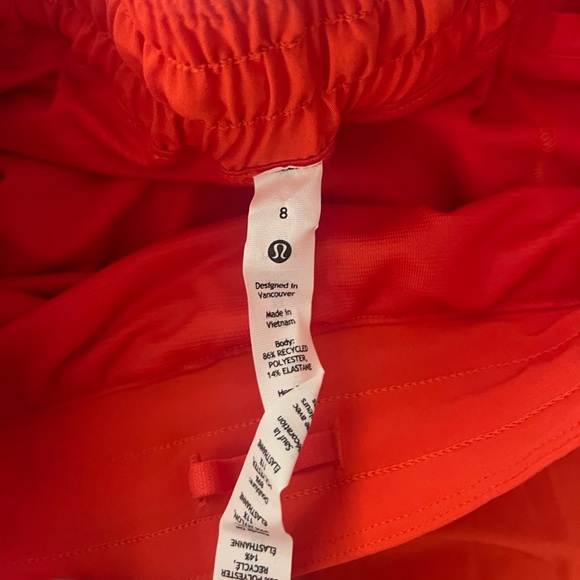 Lululemon Hotty Hot Shorts 2.5 (Low Rise) - Picture 2 of 3